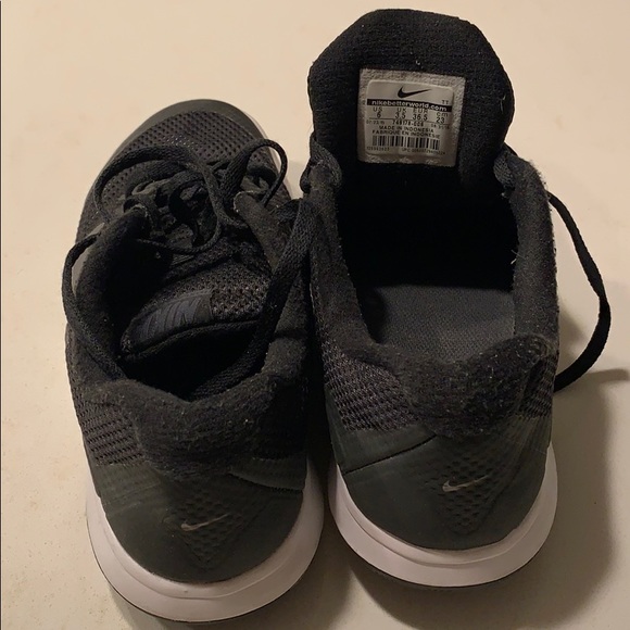 Nike black running shoes - Picture 3 of 5